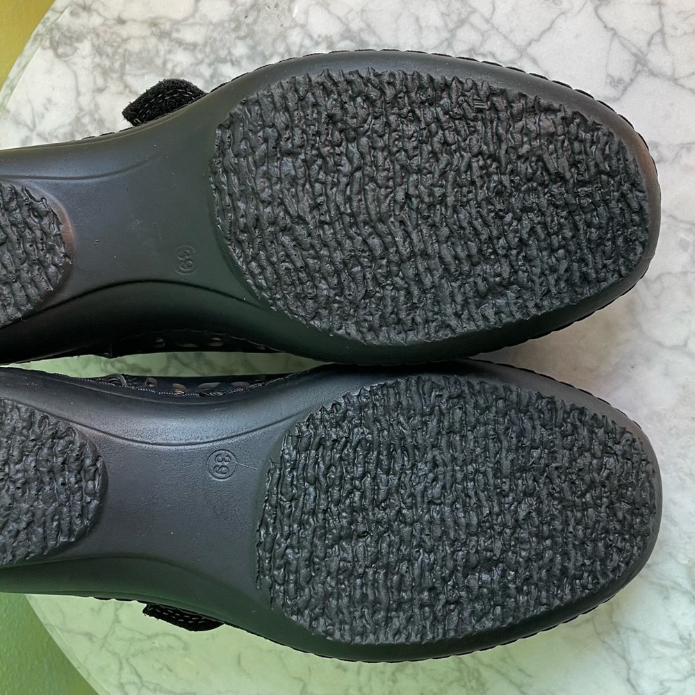 Spring Step Black Mary Janes - Picture 5 of 6